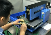 PCB分板机作业现场